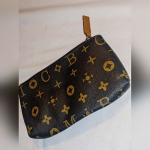 Brown leather zipper bag